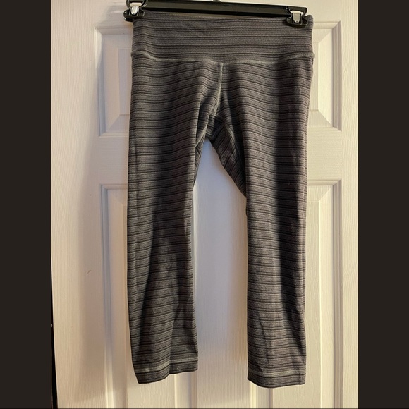 lululemon athletica Pants - Lululemon wunder under crops
